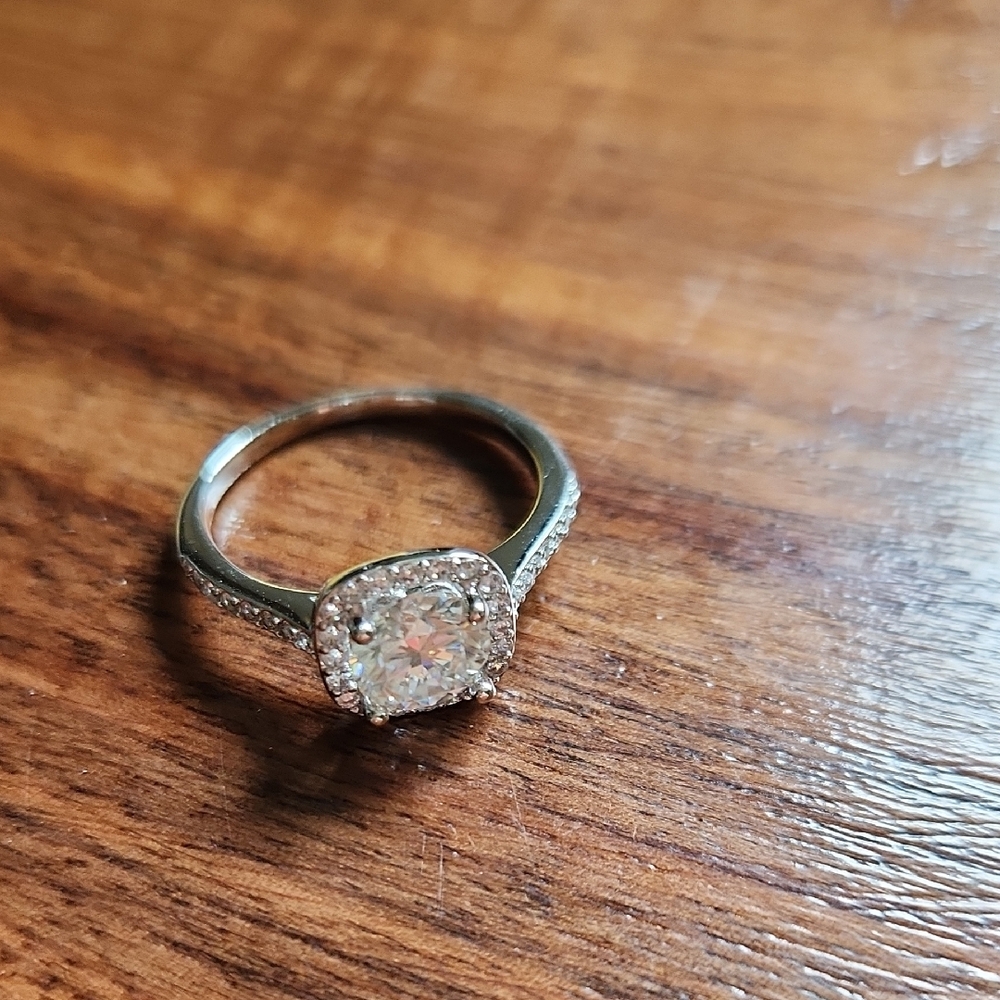 Elegant Masonite Diamond Women's Ring - Picture 10 of 15